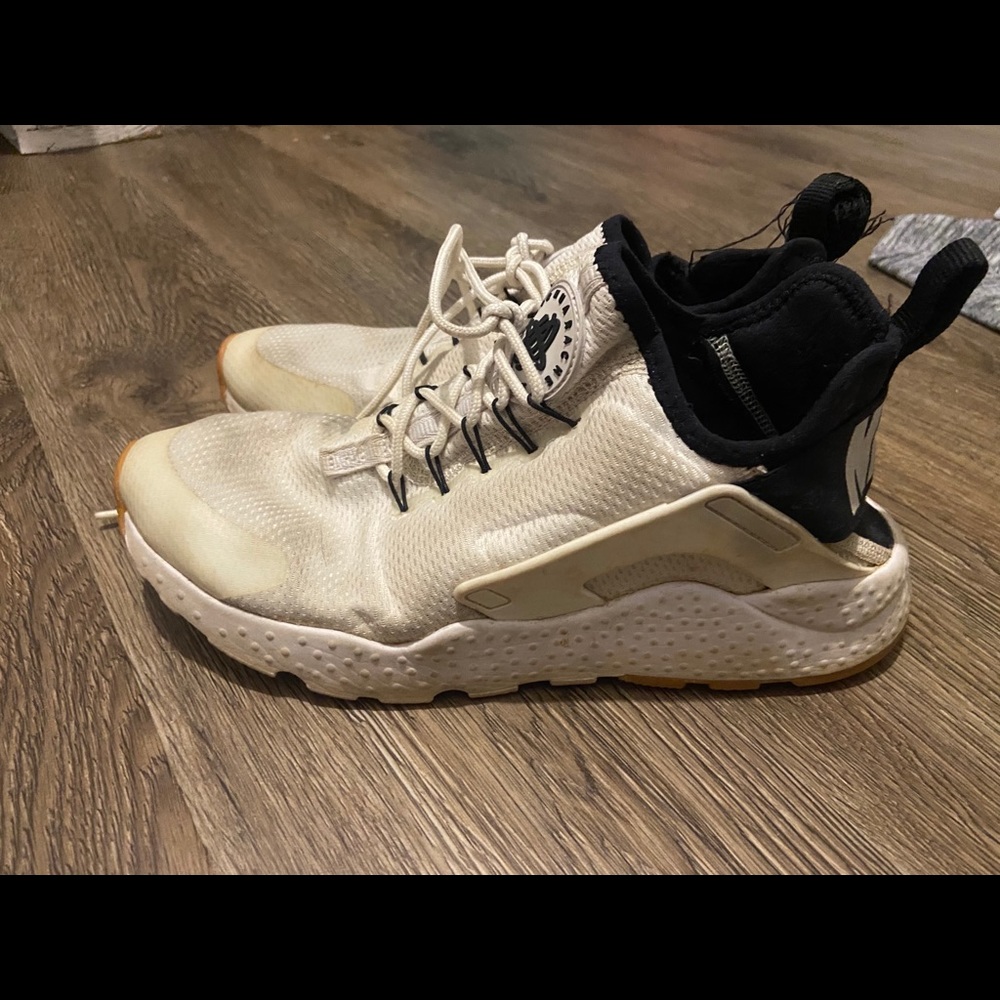 Nike Huarache Tennis Shoes